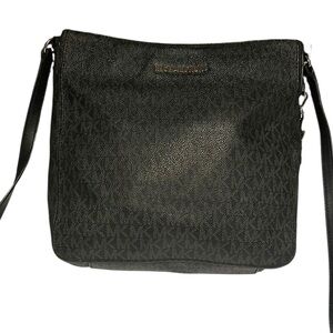 Michael Kors jet set messenger travel bag crossbody or shoulder bag MK logo